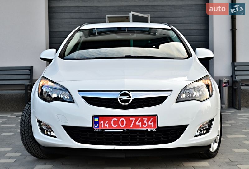 Универсал Opel Astra 2011 в Дрогобыче