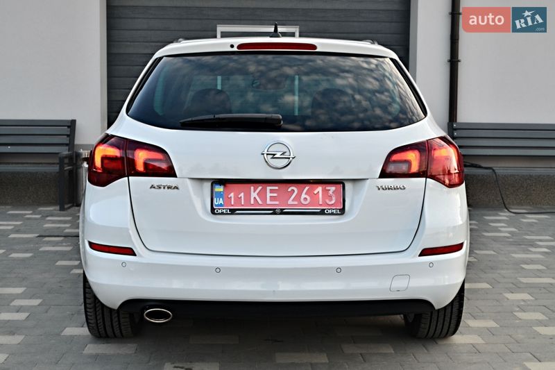 Универсал Opel Astra 2011 в Дрогобыче