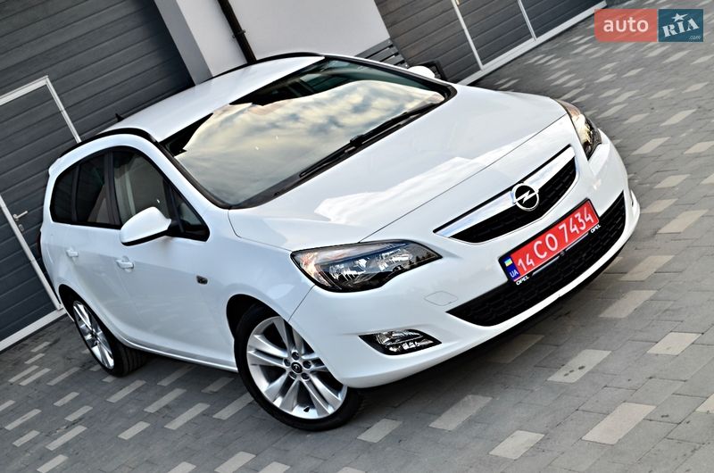 Универсал Opel Astra 2011 в Дрогобыче