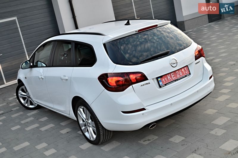 Универсал Opel Astra 2011 в Дрогобыче