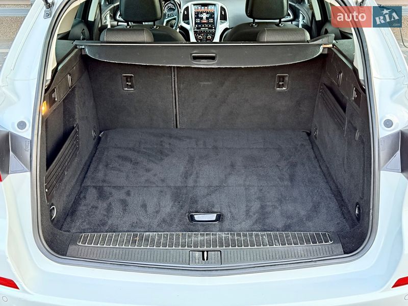 Универсал Opel Astra 2011 в Дрогобыче