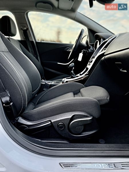 Универсал Opel Astra 2011 в Дрогобыче