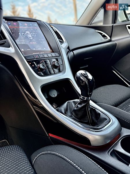 Универсал Opel Astra 2011 в Дрогобыче