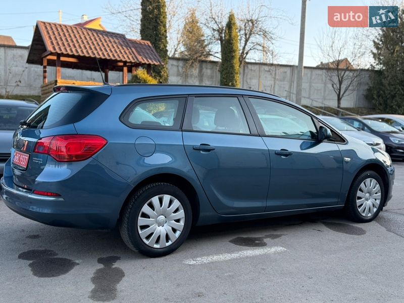 Универсал Opel Astra 2013 в Ровно