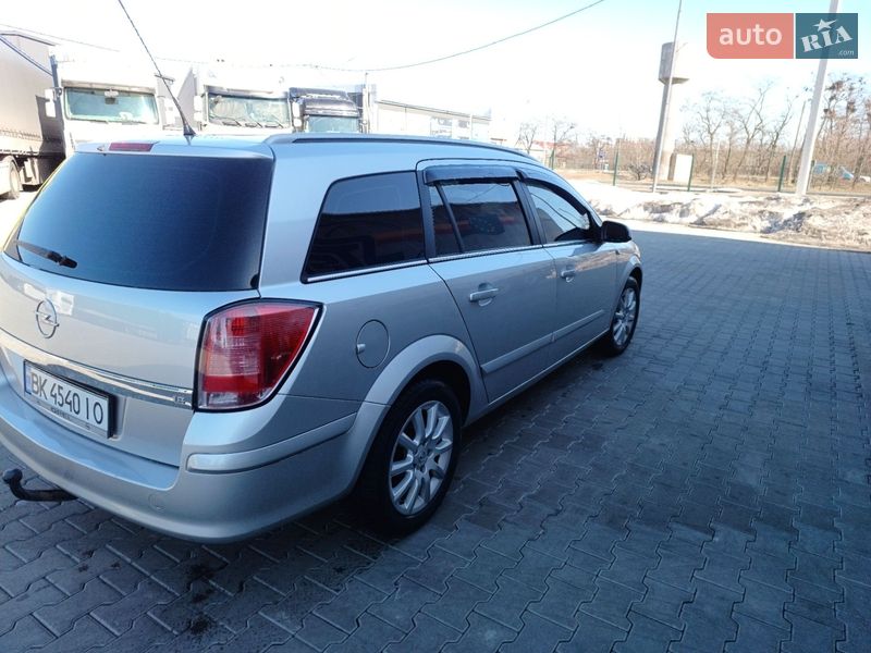 Універсал Opel Astra 2005 в Сарнах
