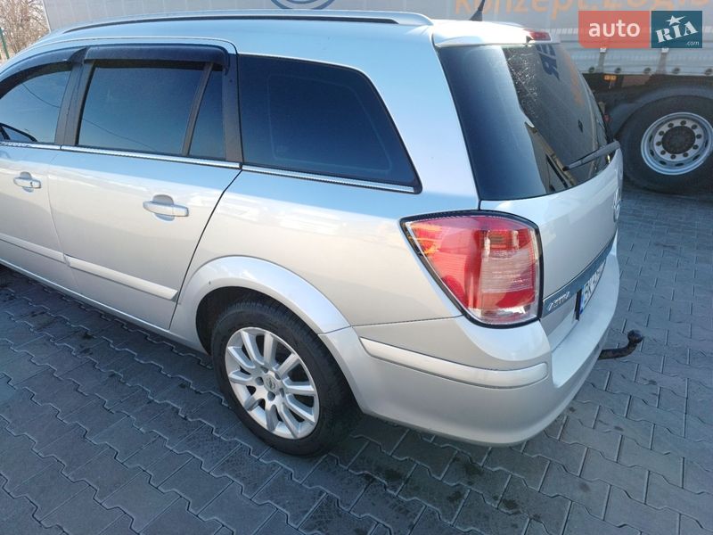 Універсал Opel Astra 2005 в Сарнах