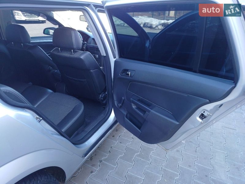 Універсал Opel Astra 2005 в Сарнах
