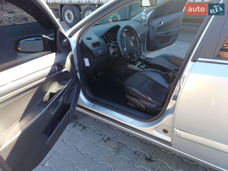 Універсал Opel Astra 2005 в Сарнах