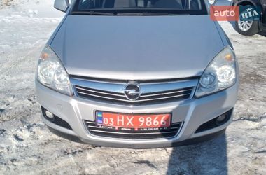 Універсал Opel Astra 2010 в Рівному