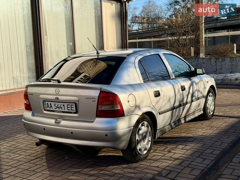 Седан Opel Astra 2004 в Киеве
