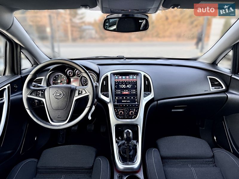 Универсал Opel Astra 2011 в Дрогобыче