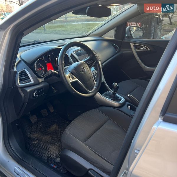 Хэтчбек Opel Astra 2010 в Киеве