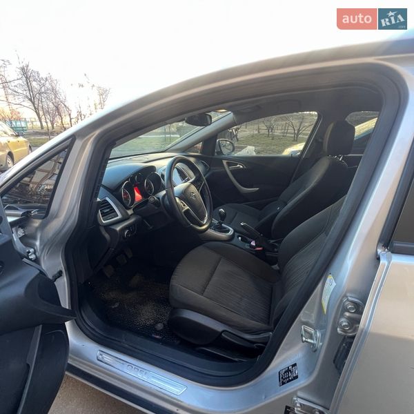 Хэтчбек Opel Astra 2010 в Киеве