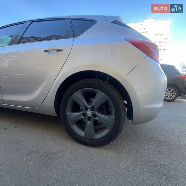 Хэтчбек Opel Astra 2010 в Киеве