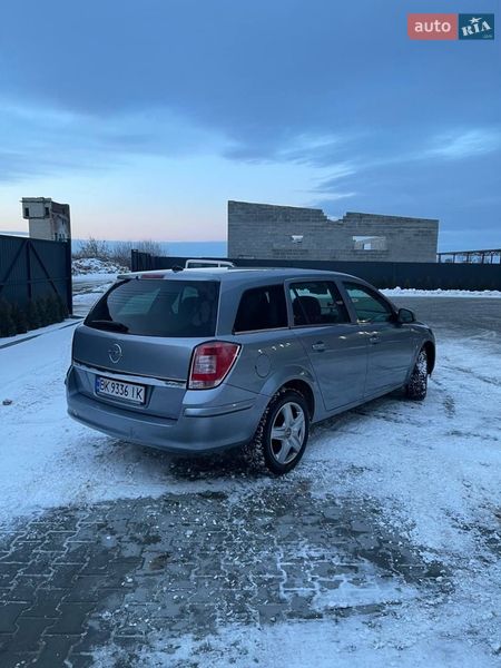 Универсал Opel Astra 2010 в Тернополе