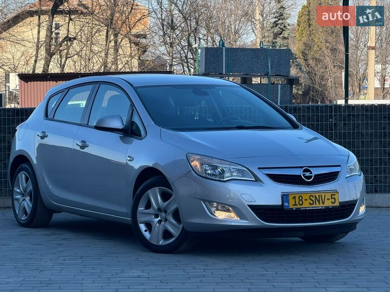 Хэтчбек Opel Astra 2011 в Стрые
