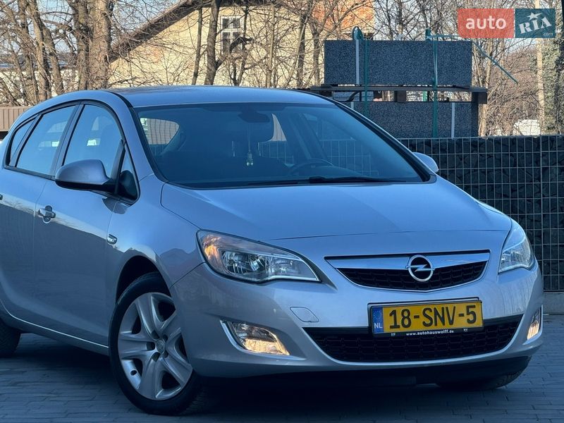 Хэтчбек Opel Astra 2011 в Стрые