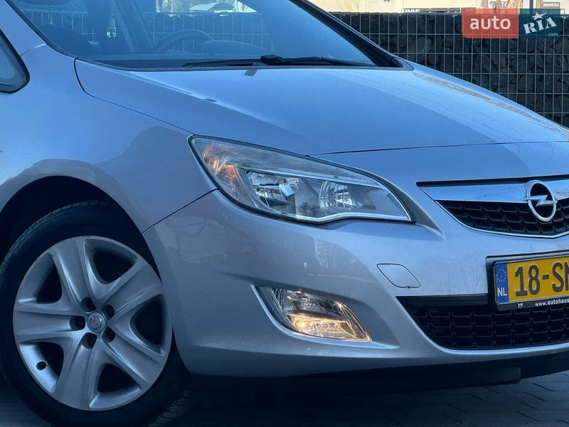 Хэтчбек Opel Astra 2011 в Стрые