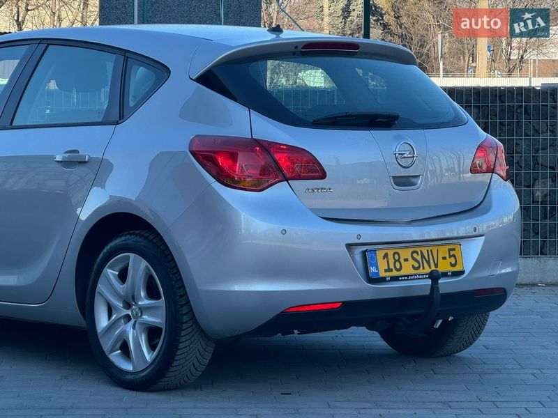 Хэтчбек Opel Astra 2011 в Стрые