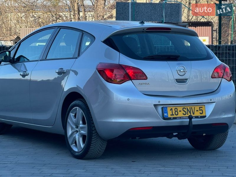 Хэтчбек Opel Astra 2011 в Стрые