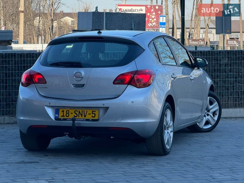 Хэтчбек Opel Astra 2011 в Стрые
