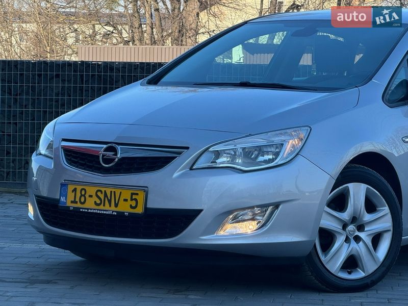 Хэтчбек Opel Astra 2011 в Стрые
