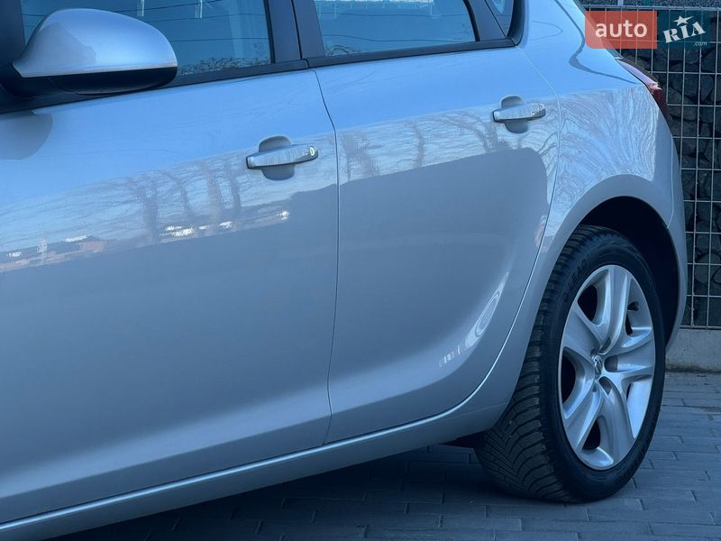 Хэтчбек Opel Astra 2011 в Стрые