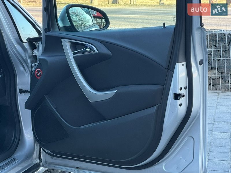 Хэтчбек Opel Astra 2011 в Стрые