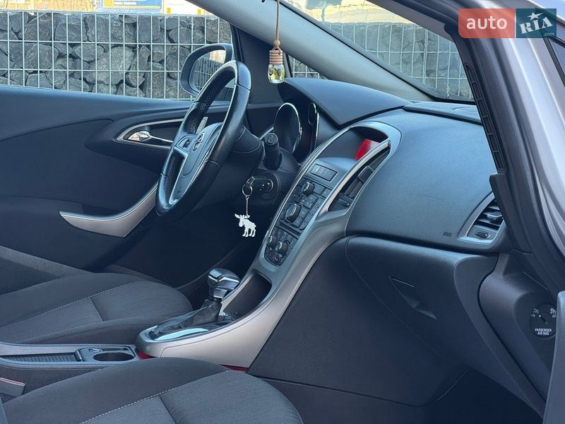 Хэтчбек Opel Astra 2011 в Стрые