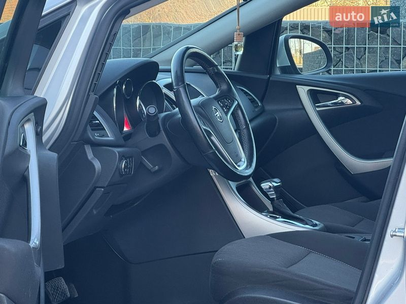 Хэтчбек Opel Astra 2011 в Стрые