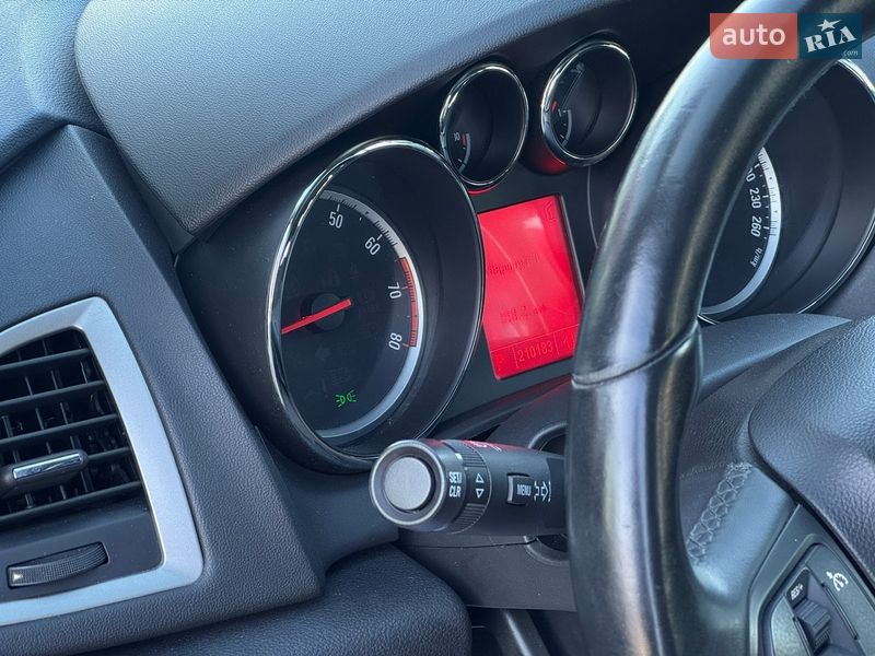 Хэтчбек Opel Astra 2011 в Стрые