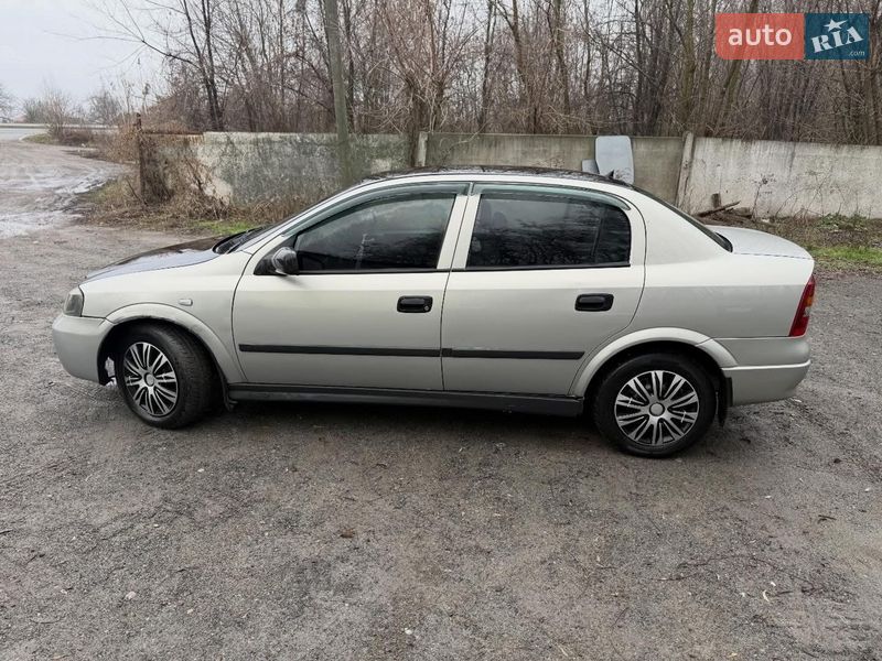 Седан Opel Astra 2008 в Днепре
