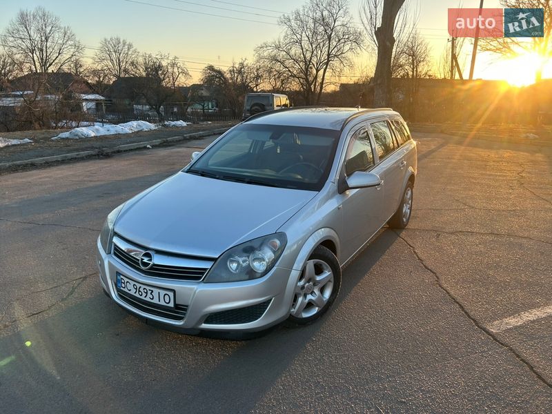 Универсал Opel Astra 2009 в Коростене