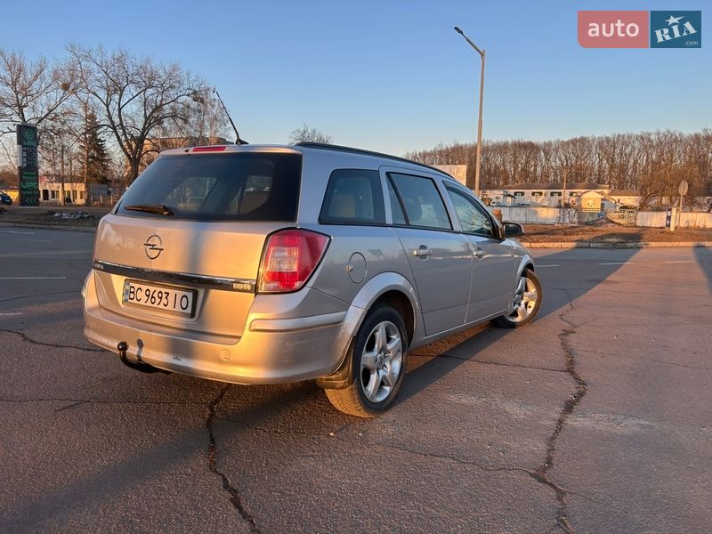 Универсал Opel Astra 2009 в Коростене