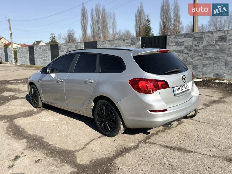 Универсал Opel Astra 2011 в Звягеле