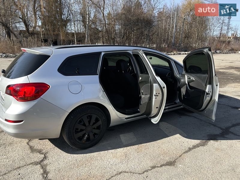 Универсал Opel Astra 2011 в Звягеле