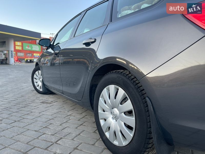 Універсал Opel Astra 2015 в Харкові