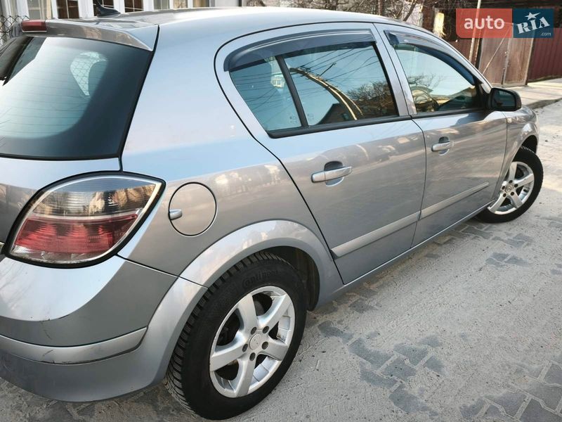 Хэтчбек Opel Astra 2006 в Трускавце