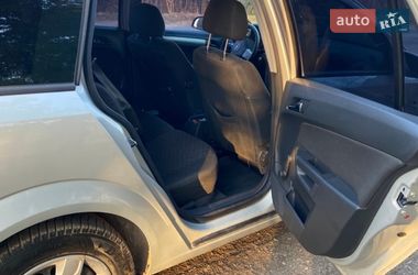 Универсал Opel Astra 2005 в Самборе