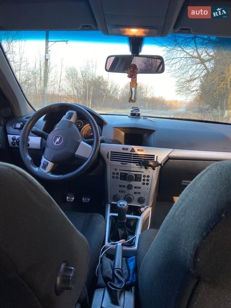 Универсал Opel Astra 2005 в Самборе