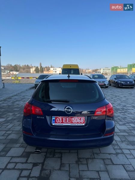 Универсал Opel Astra 2011 в Ровно