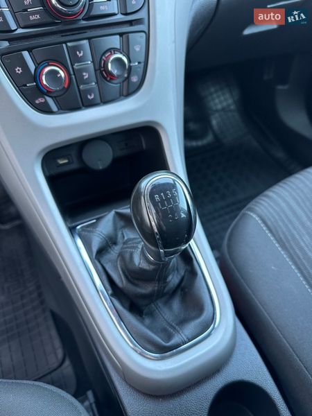 Универсал Opel Astra 2011 в Ровно