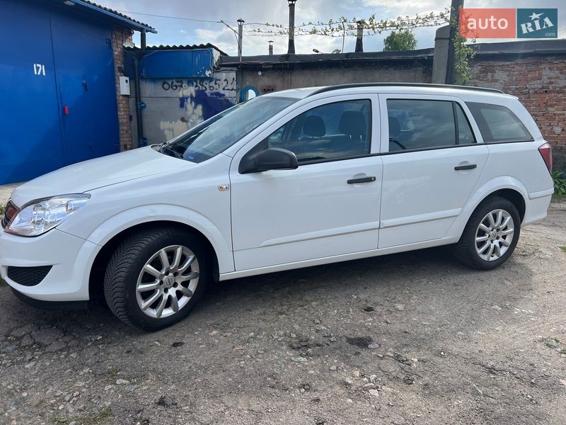 Універсал Opel Astra 2010 в Ніжині