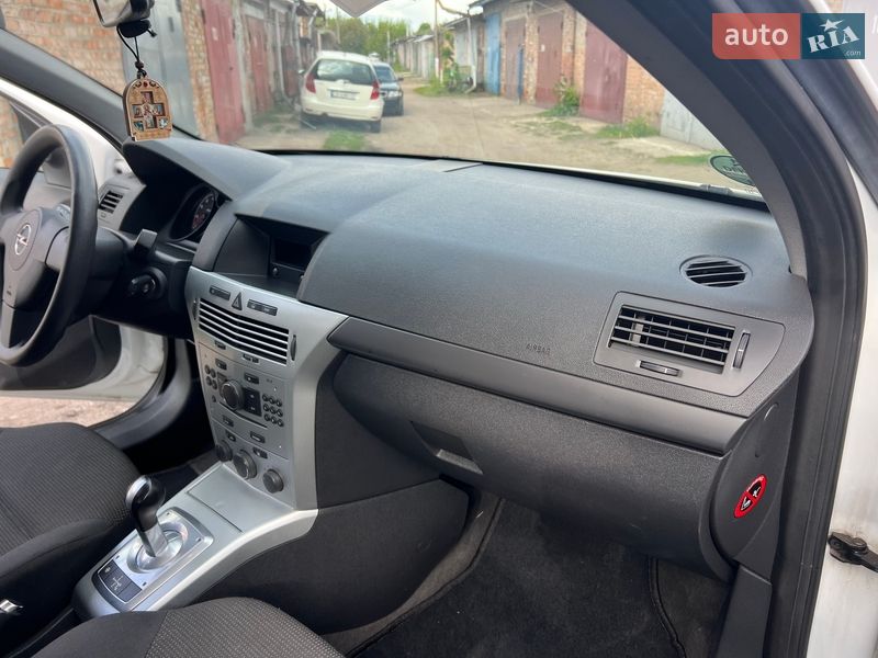 Універсал Opel Astra 2010 в Ніжині