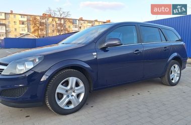Универсал Opel Astra 2010 в Калуше