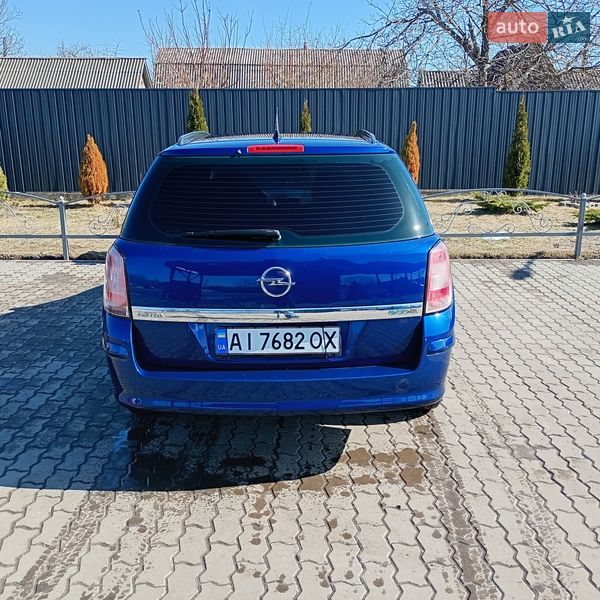 Универсал Opel Astra 2010 в Ружине
