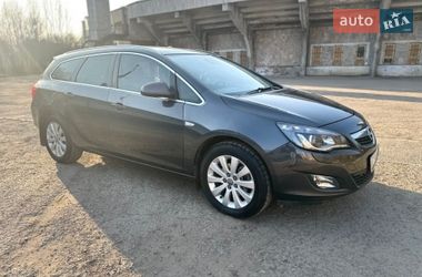 Универсал Opel Astra 2011 в Ивано-Франковске