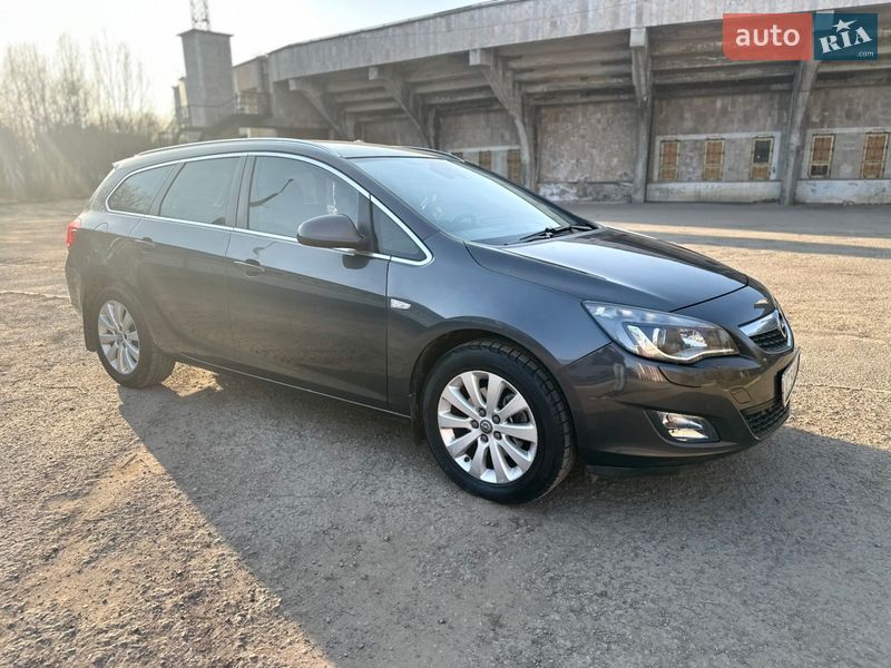 Универсал Opel Astra 2011 в Ивано-Франковске
