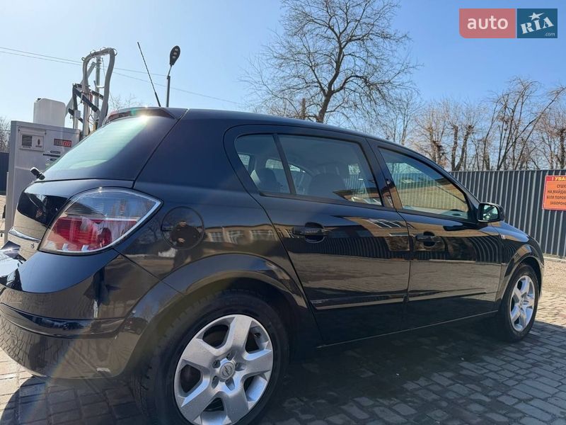 Хэтчбек Opel Astra 2008 в Смеле