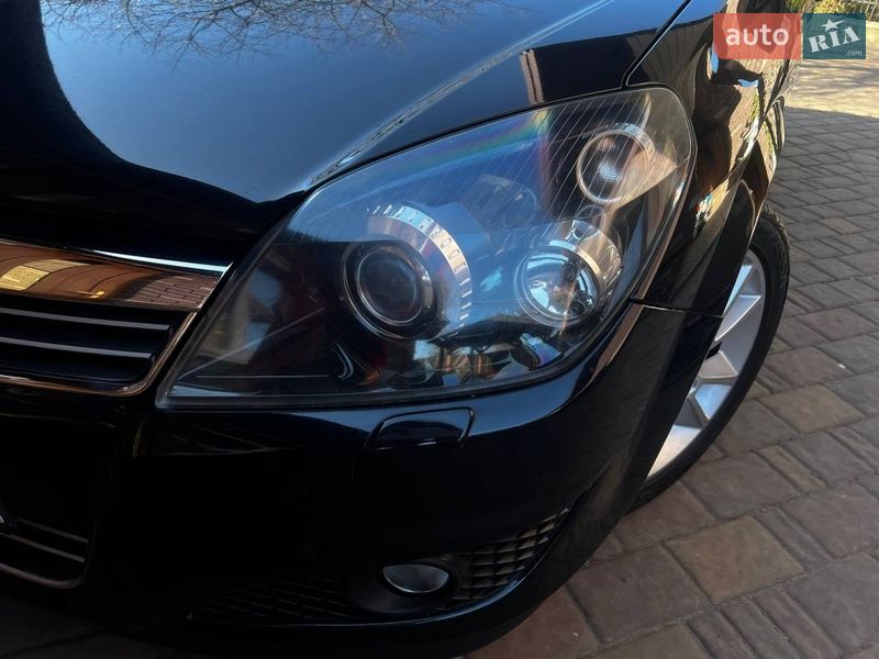 Хэтчбек Opel Astra 2008 в Луцке